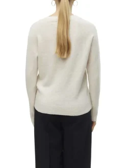 Pull écru uni avec une coupe droite à col rond et des manches longues