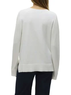 Pull écru uni avec une coupe droite à col v et des manches longues