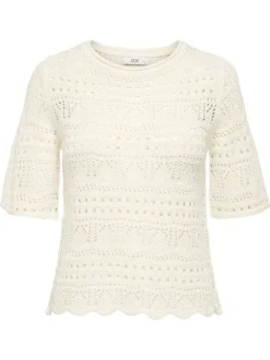 Pull écru uni avec une coupe droite et des manches courtes