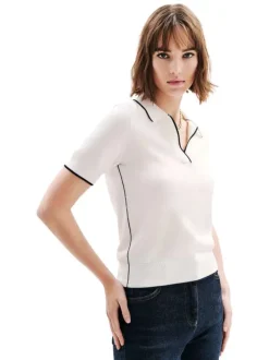 Pull écru uni avec une coupe droite et des manches courtes