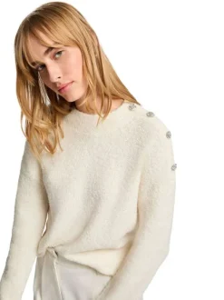 Pull écru uni avec une coupe droite un col rond et des manches longues