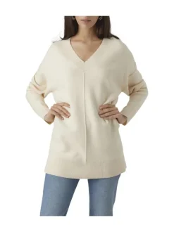 Pull écru uni avec une coupe droite un col v et des manches longues