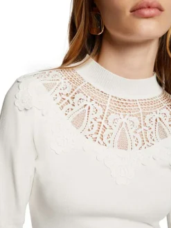 Pull écru uni à coupe ajustée avec col rond et à manches longues