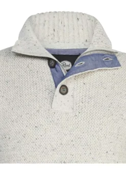 Pull écru uni coupe droite avec un col montant et des manches longues