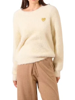 Pull écru uni à coupe droite avec un col rond et un coeur brodé