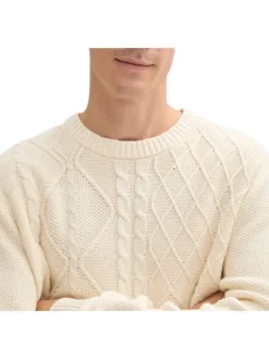 Pull écru uni droit à col rond et à manches longues en mailles torsadées