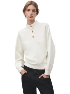 Pull écru uni en maille avec une coupe ample et des manches longues