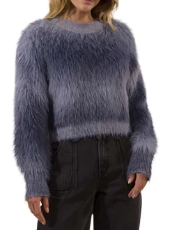 Pull dégradé bleu et gris avec une coupe courte et un col rond