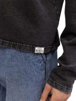 Pull en coton anthracite pourvu d'un col rond et de manches longues