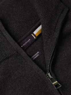 Pull en coton anthracite uni avec une coupe droite et un col camionneur