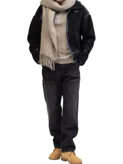 Pull en coton beige pourvu d'un col rond et de manches longues