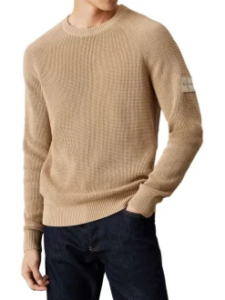 Pull en coton beige uni avec une coupe droite et nom iconique