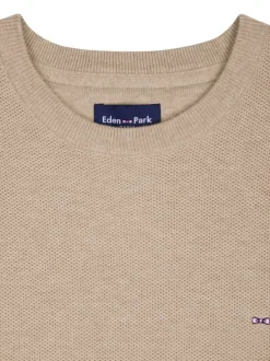 Pull en coton beige uni avec une coupe droite et un col rond