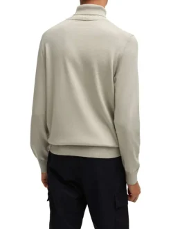 Pull en coton beige uni à coupe droite et col roulé avec patch ton sur ton