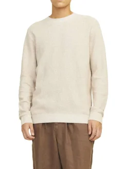 Pull en coton beige uni effet texturée avec une coupe droite et un col rond