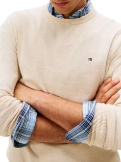 Pull en coton beige uni en maille fine avec une coupe droite et un col rond