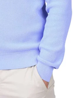 Pull en coton biologique bleu ciel uni avec une coupe droite et un col rond