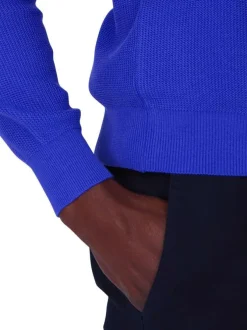 Pull en coton biologique bleu uni avec une coupe droite et un col rond