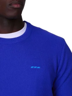 Pull en coton biologique bleu uni avec une coupe droite et un col rond