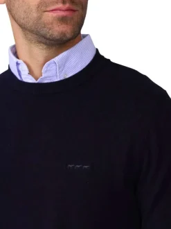 Pull en coton biologique marine uni avec une coupe droite et un col polo