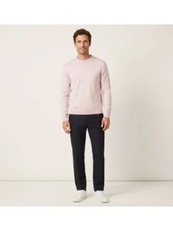 Pull en coton biologique rose uni pourvu d'un col rond et d'un aspect fumé