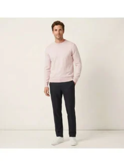 Pull en coton biologique rose uni pourvu d'un col rond et d'un aspect fumé