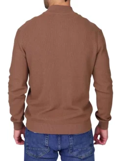 Pull en coton biologique taupe uni avec une coupe droite et un col camionneur