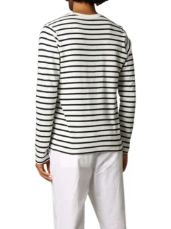 Pull en coton blanc à rayures bleues marine avec un col rond et une coupe droite