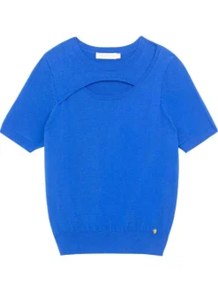 Pull en coton bleu uni en maille fine avec un col rond et des manches courtes