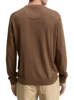Pull en coton brun uni avec un col rond et des manches longues