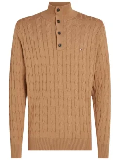 Pull en coton camel uni avec une coupe droite et un col camionneur boutonné