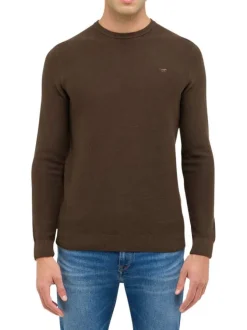 Pull en coton chocolat uni avec une coupe droite et un col rond