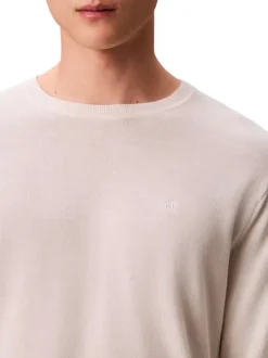 Pull en coton écru uni avec un col rond et des manches longues