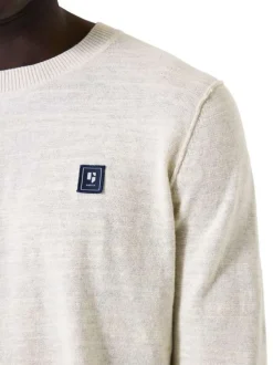 Pull en coton écru uni à coupe droite avec patch de la marque