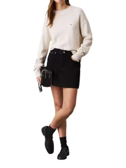 Pull en coton écru uni en maille avec une coupe droite et un col rond