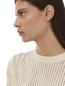 Pull en coton écru uni pourvu d'une coupe droite et d'un col rond