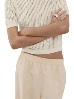 Pull en coton écru uni pourvu d'une coupe droite et d'un col rond