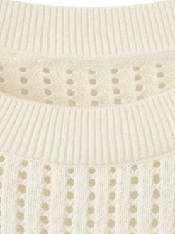Pull en coton écru uni pourvu d'une coupe droite et d'un col rond