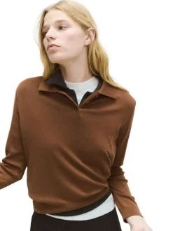 Pull en coton et laine chocolat uni avec une coupe droite et un col polo