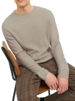 Pull en coton et lin mélangé écru en maille cueillie avec une coupe droite