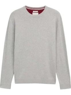 Pull en coton gris clair avec un col rond et des manches longues