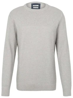 Pull en coton gris clair uni maille serrée avec une coupe droite et col rond