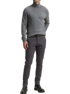 Pull en coton gris uni avec un col roulé et des manches longues