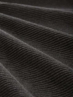 Pull en coton maille serrée noir uni à coupe droite et col rond