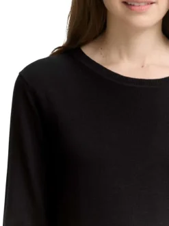 Pull en coton marine uni avec un col rond et des manches longues