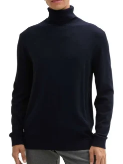 Pull en coton marine uni avec une coupe droite et col roulé en côtes