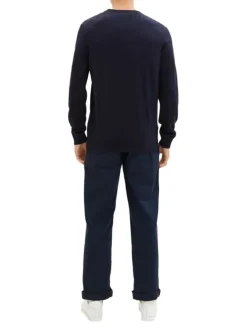 Pull en coton marine uni avec une coupe droite et un col rond