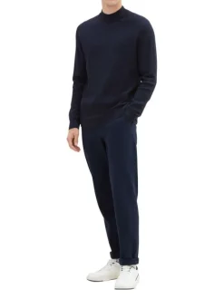 Pull en coton marine uni coupe droite avec un col montant et maille gaufrée