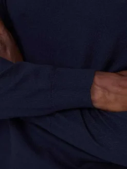 Pull en coton marine uni pourvu d'un col rond et de manches longues