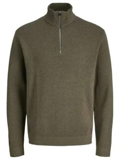 Pull en coton marron en maille fine avec une coupe droite et un col camionneur